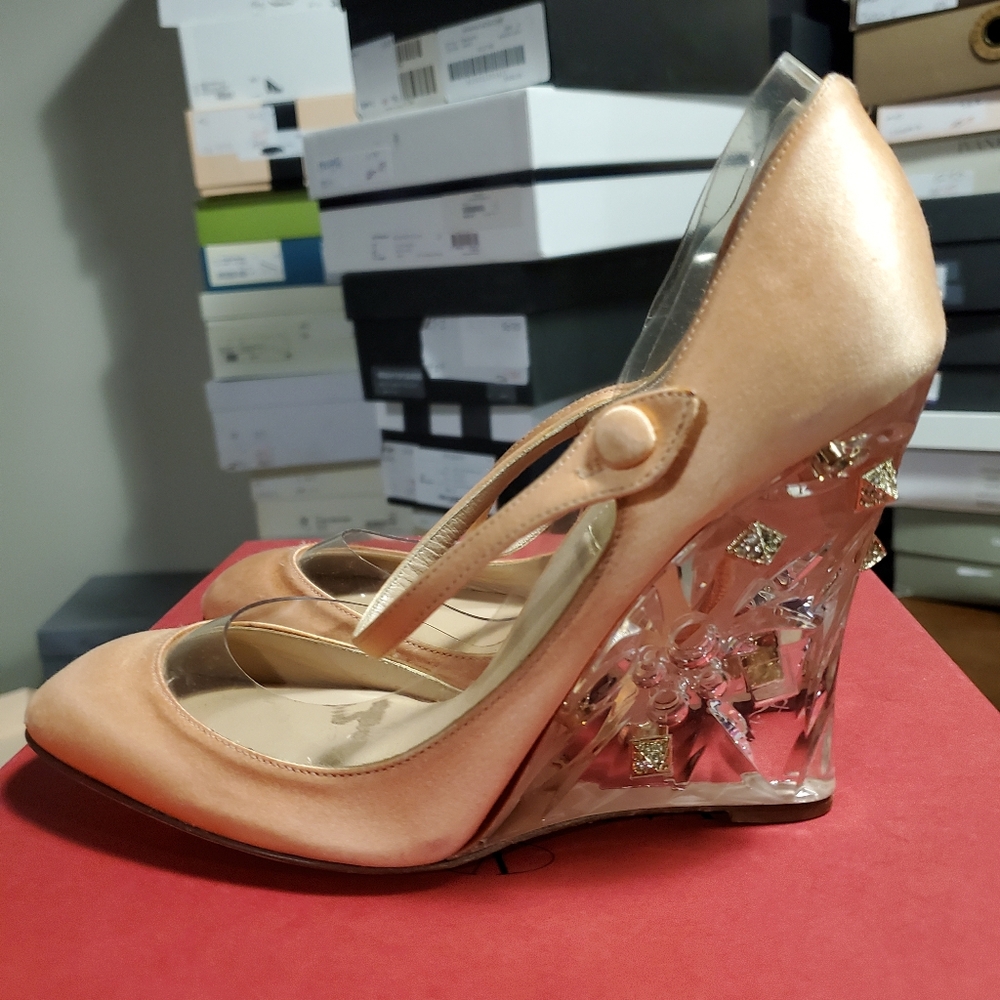 Sz 37 NIB $995 Valentino embelished wedges